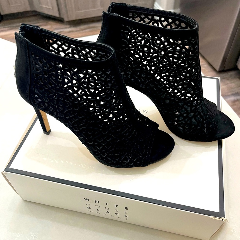 White House Black Market Size 6.5 Alexia Laser Cut Shooties.